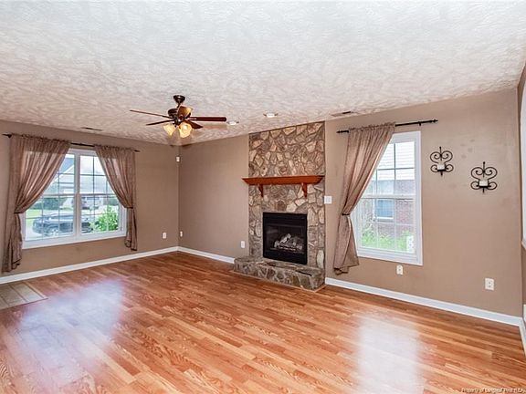 5th image of 3916 Cullerton St