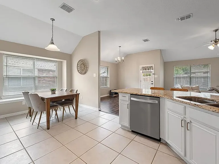 3205 Chesington Dr — Photo 3