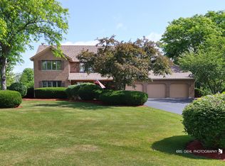 3710 Spy Glass Ridge Rd, Crystal Lake, IL 60012