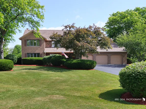 3710 Spy Glass Ridge Rd, Crystal Lake, IL 60012