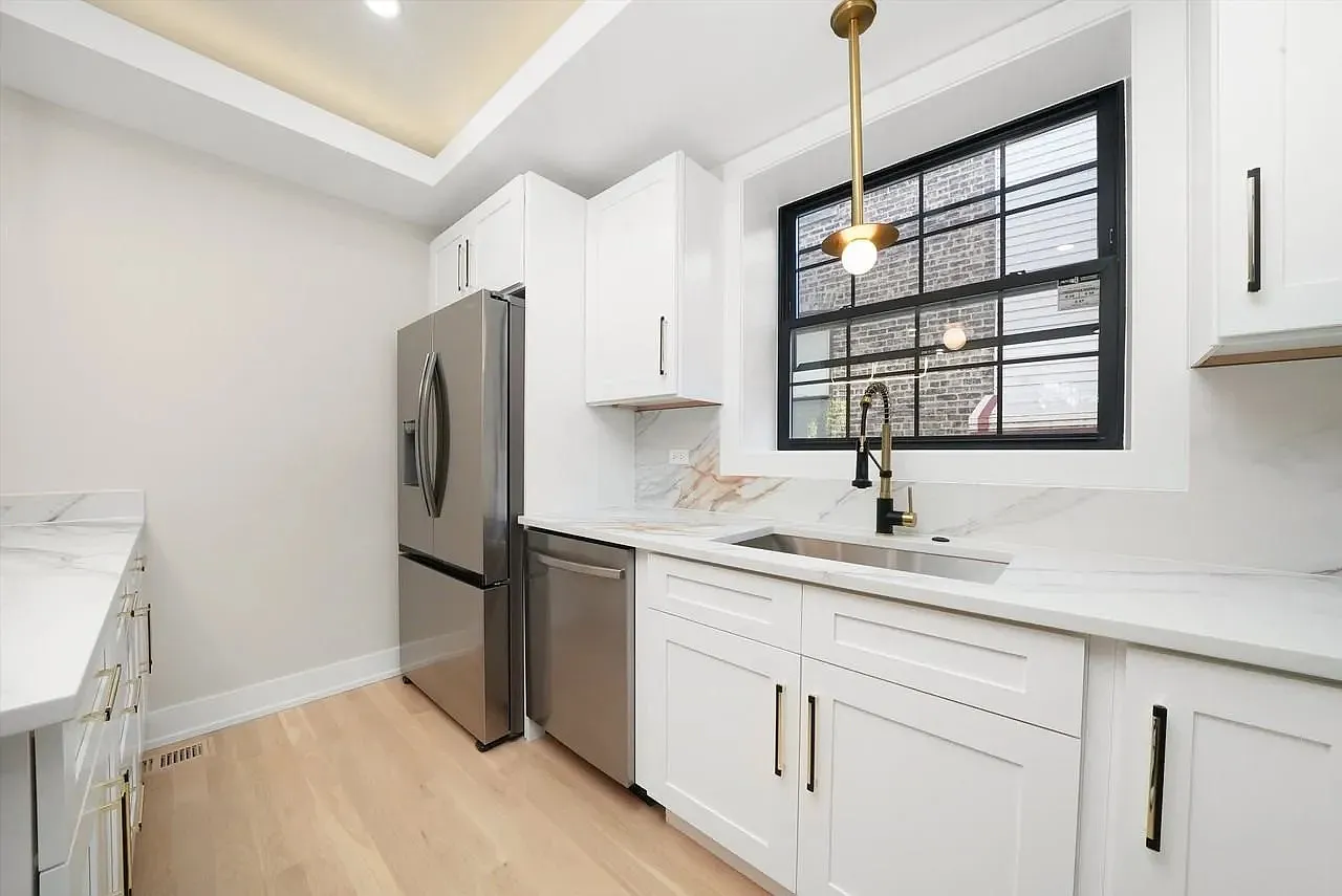 4153 N Hermitage Ave — Photo 3