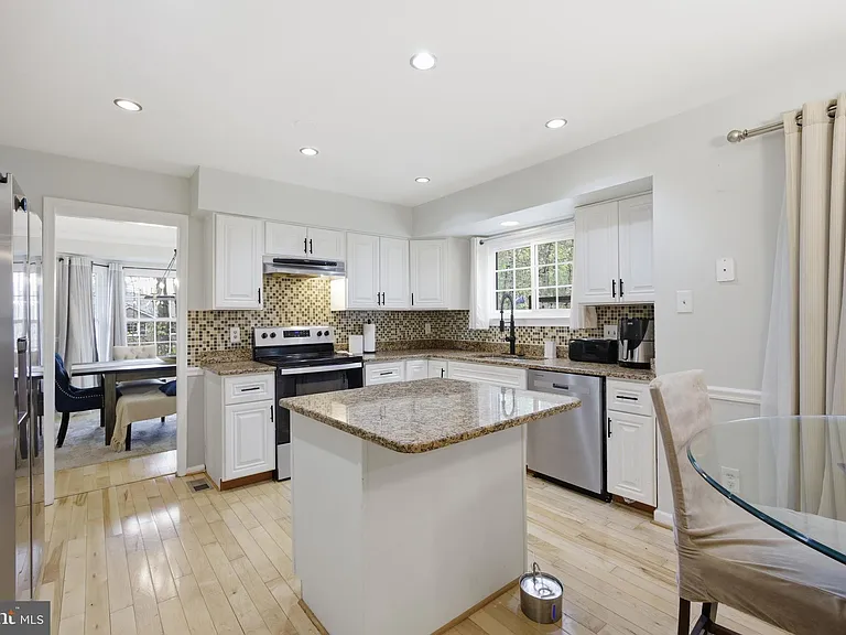 8664 Pohick Forest Ct — Photo 9