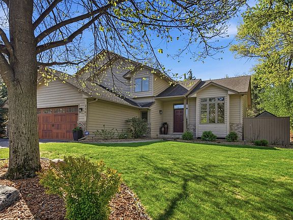 3rd image of 2301 Great Oaks Dr