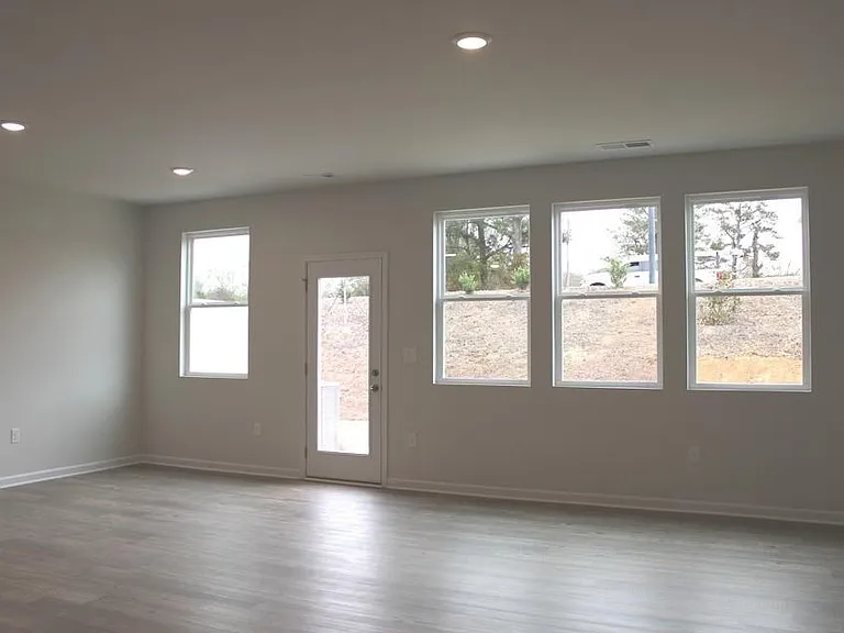 731 Point Place Dr — Photo 5