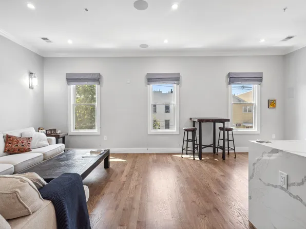 218 Hancock Avenue image 9 of 36