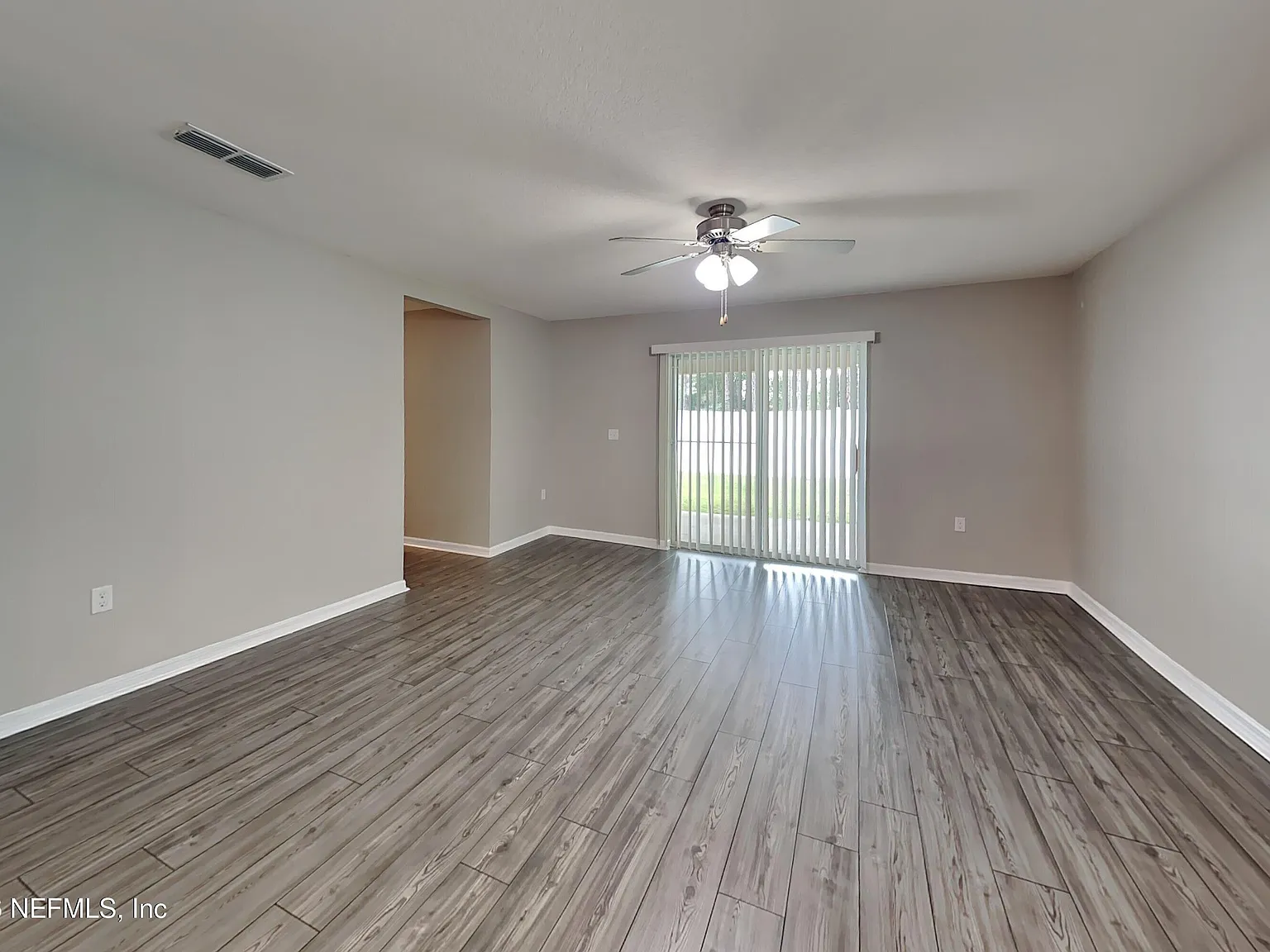 4 bed, 2.0 bath, 1851 sqft, $2,069 — Photo 3