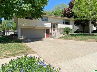 37 Laura Dr, Le Mars, IA 51031