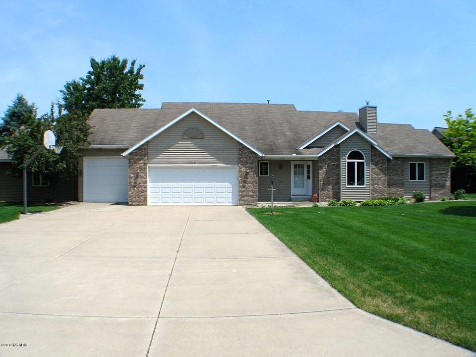 1st image of 868 Bluff Lake Dr