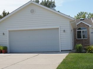 1515 Cimarron Dr, Bismarck, ND 58503