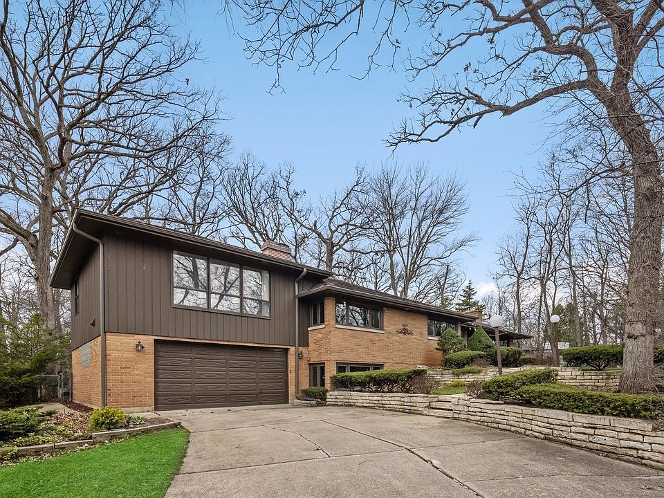 Mid Century Modern Home on a North Downers Grove W
