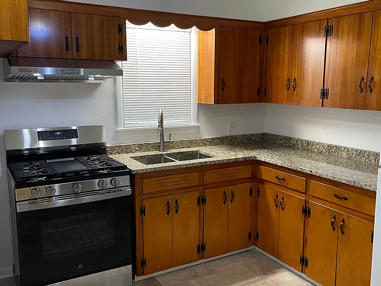 4506 Rosemont Dr — Photo 2