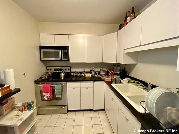 2nd image of 555 W Cornelia Ave APT 501