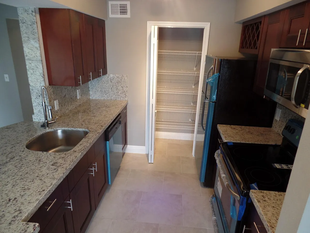 Building Photo - 2647 NW 33rd St #2313