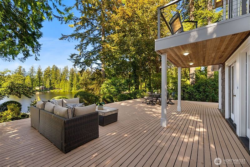 5th image of 2057 E Beaver Lake Drive SE