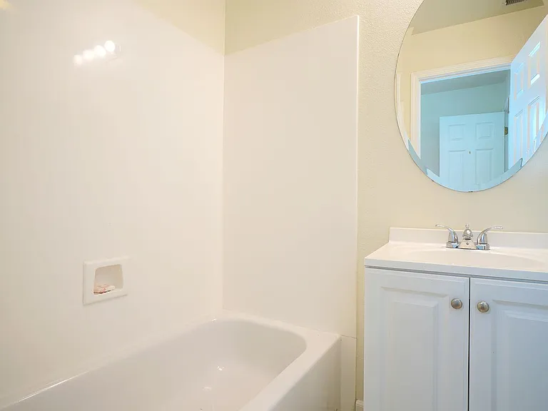 558 Driscoll Pl — Photo 29