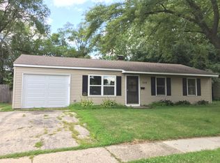 712 Lincolnwood Dr, Streamwood, IL