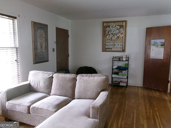 4th image of 745 Huntingdon Dr