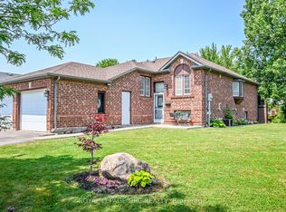 4 Jackson Ct W, Welland, ON L3C 7G2