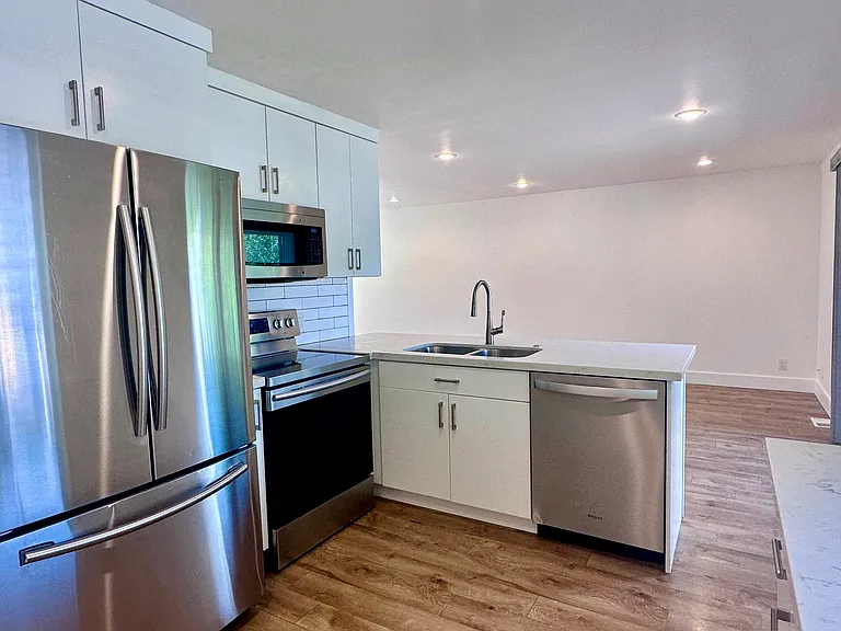 1415 E Murphys Ln #B — Photo 2