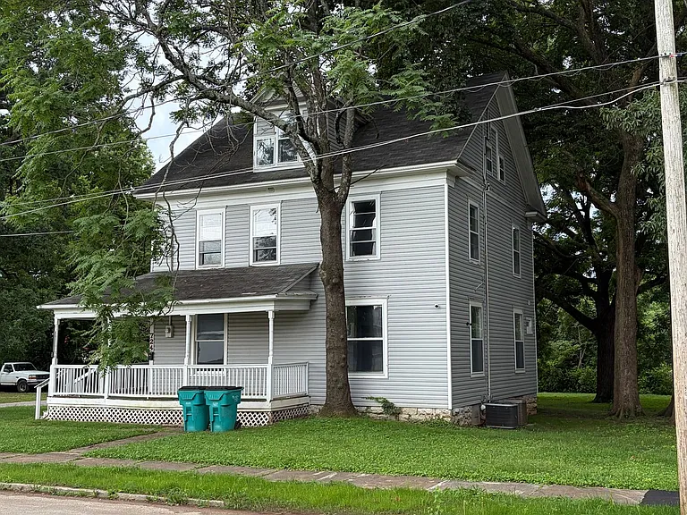 724 W Elm St — Photo 5
