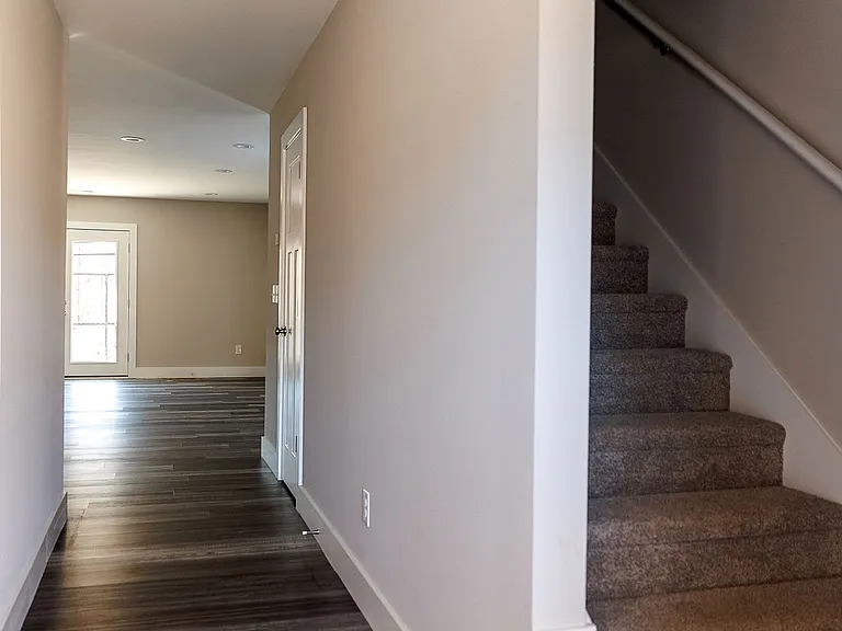 516 Nova Ln — Photo 4