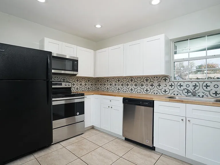 538 Schmeltzer Ln — Photo 11