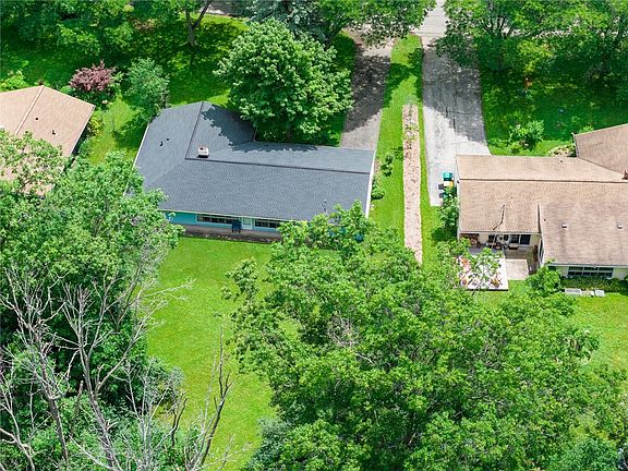 2nd image of 143 Hemingway Dr