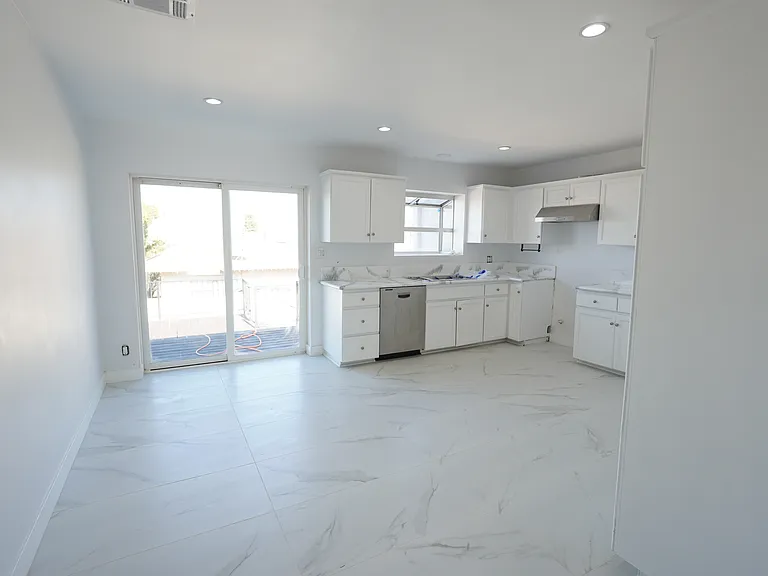4545 W Columbia Way — Photo 19