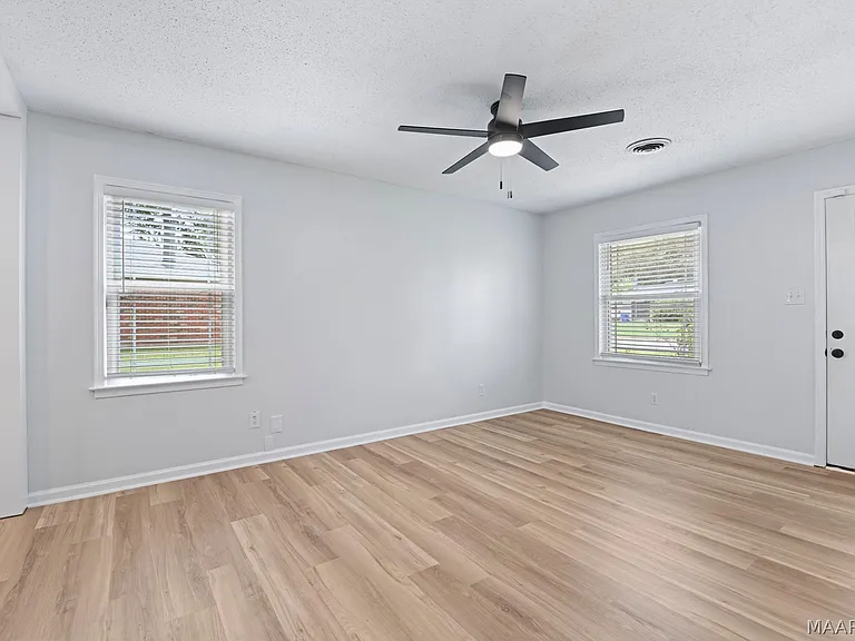 111 Lori St — Photo 5