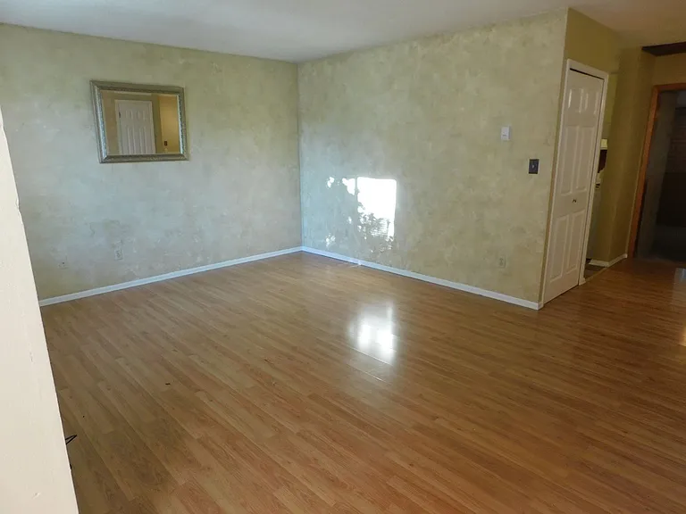 563 E Good Hope Cir #E — Photo 2