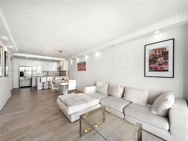 2 bed, 1.5 bath, $3,200 — Photo 2