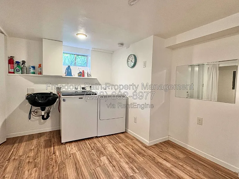 421 S 11th St — Photo 16