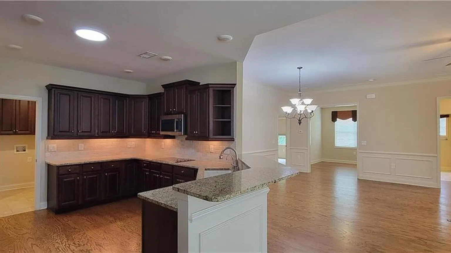Luxury Living in South Forsyth — Photo 4