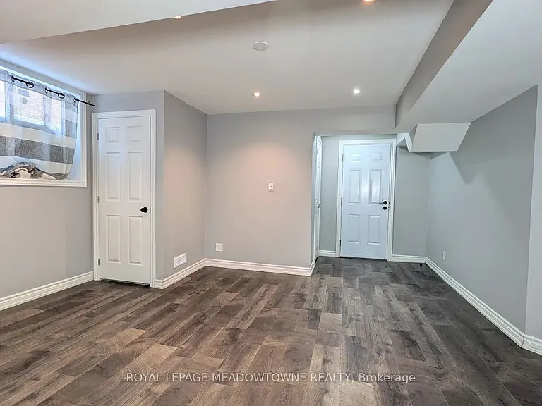 259 Queen Mary Dr — Photo 3
