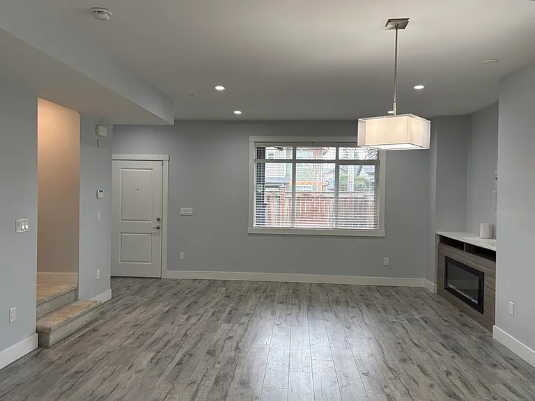 822 Stockwell Ave #4 — Photo 3