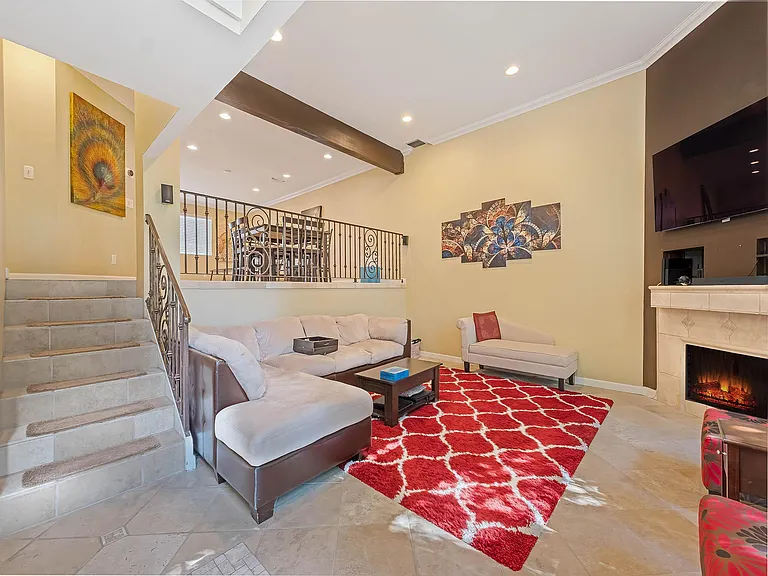 5800 Owensmouth Ave #7 — Photo 9