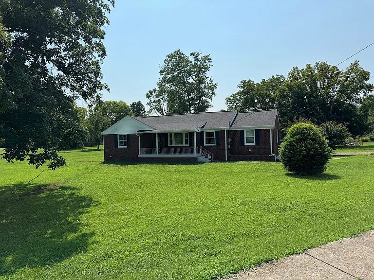 3001 Hillhurst Dr — Photo 1