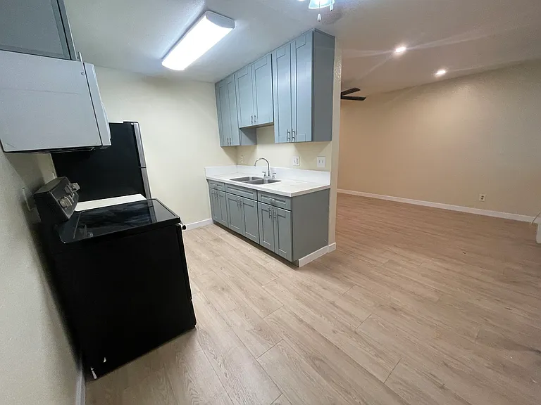 Genesis Apartments — Photo 37
