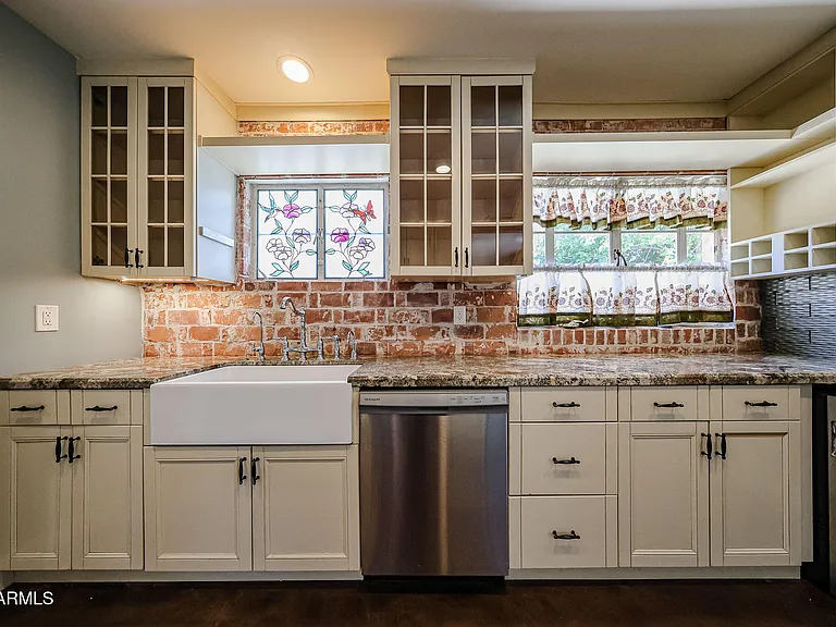 1317 W Holly St — Photo 26