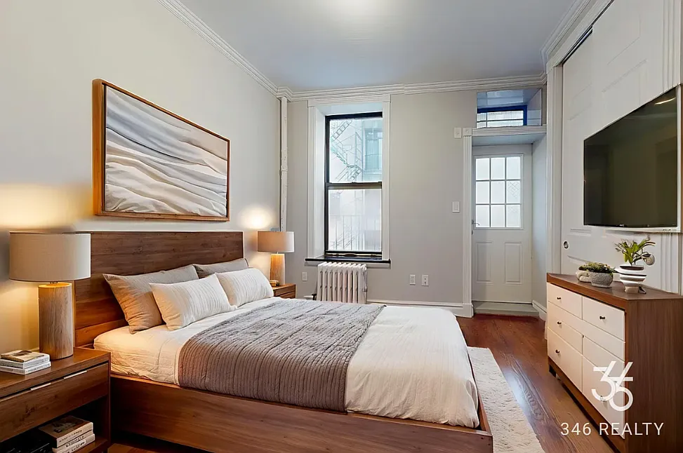 210 East 25th Street — Photo 2