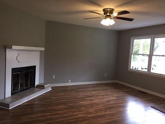 4th image of 692 Morris Dr
