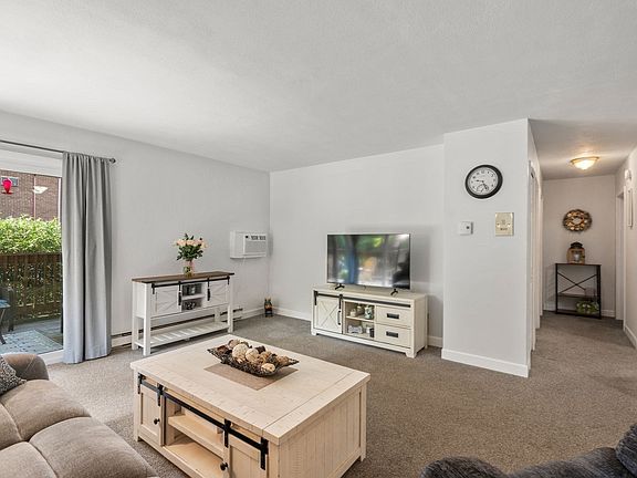5th image of 980 Plain St #14