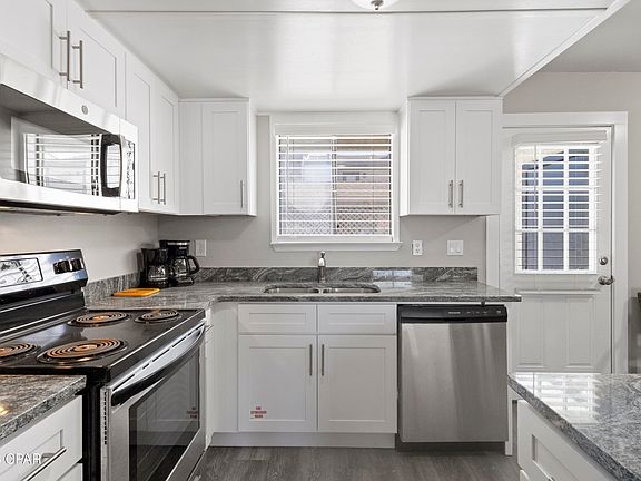 3rd image of 621 Laurel St