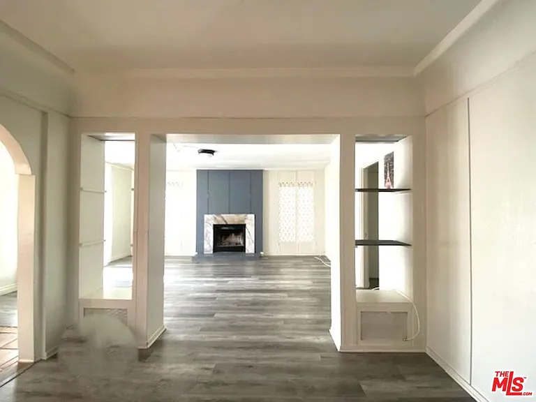 10623 Kinnard Ave — Photo 1