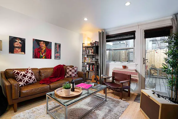 Sold by The InHouse Group | media 4