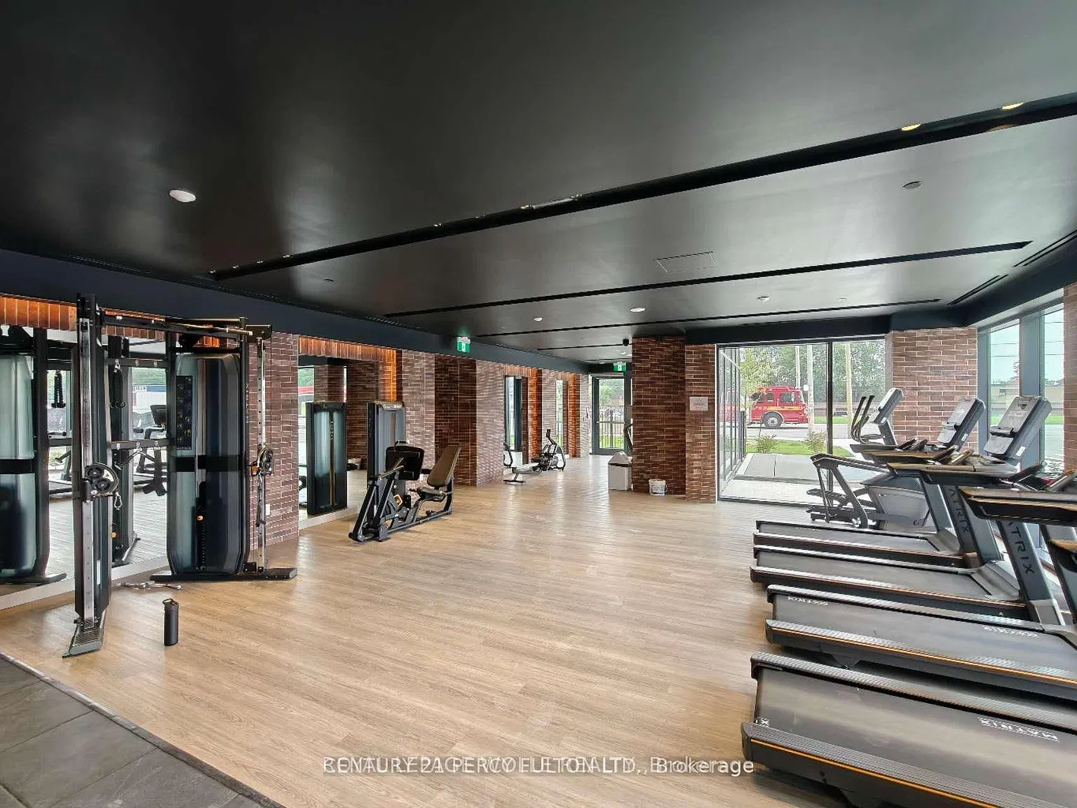 Notting Hill Condos — Photo 3