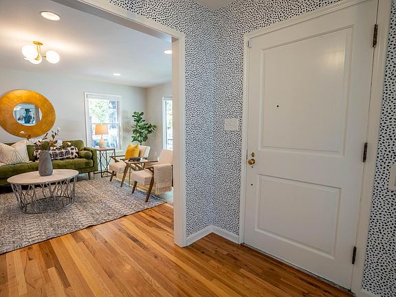 4th image of 1433 E Laird Ave
