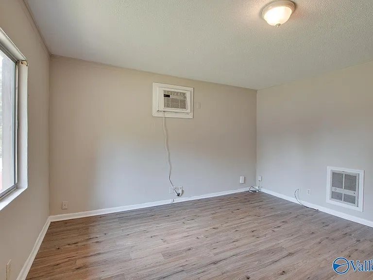 1330 Oshaughnessy Ave NE #A — Photo 13