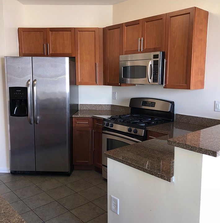 2nd image of 4 Constellation Pl APT 403