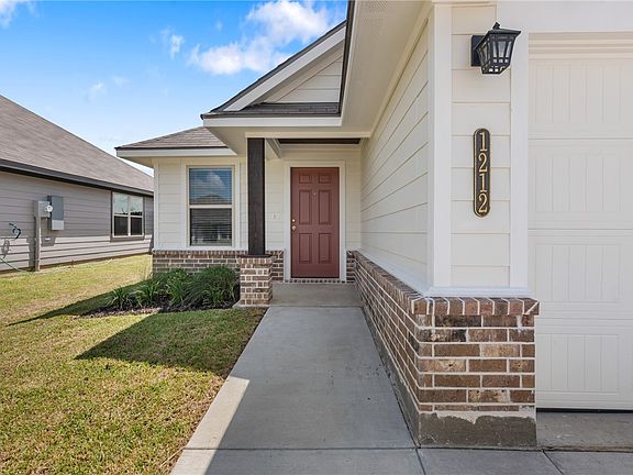 4th image of 1212 Highgarden Dr